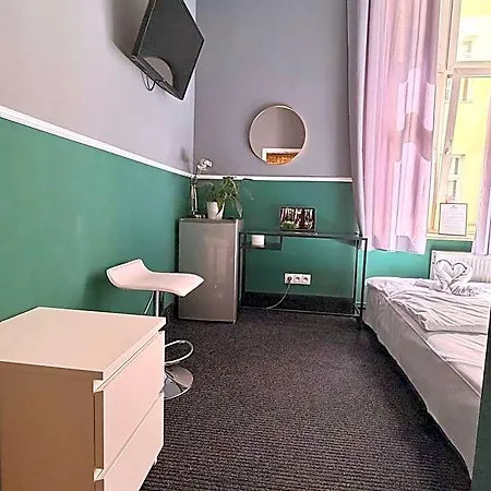 Royal Piotrkowska 116 *